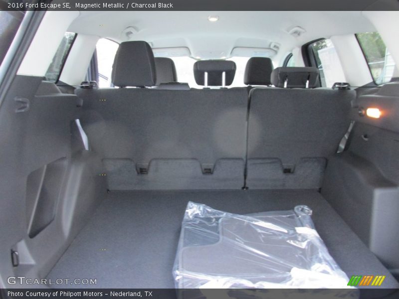 Magnetic Metallic / Charcoal Black 2016 Ford Escape SE