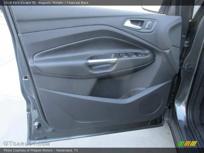 Magnetic Metallic / Charcoal Black 2016 Ford Escape SE