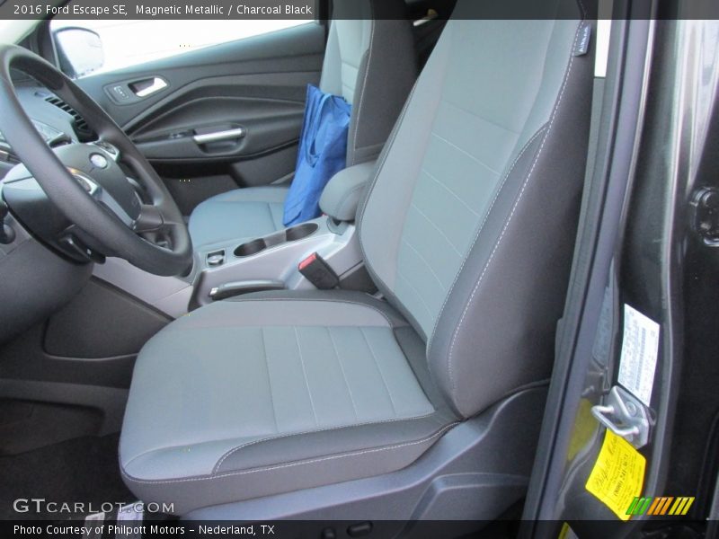 Magnetic Metallic / Charcoal Black 2016 Ford Escape SE