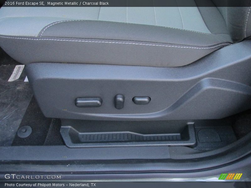 Magnetic Metallic / Charcoal Black 2016 Ford Escape SE