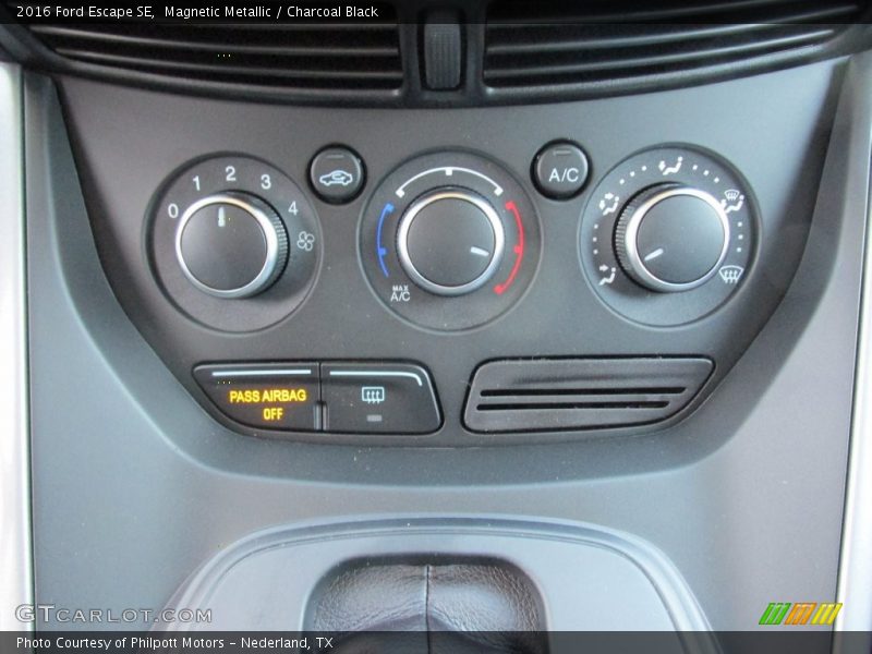 Magnetic Metallic / Charcoal Black 2016 Ford Escape SE