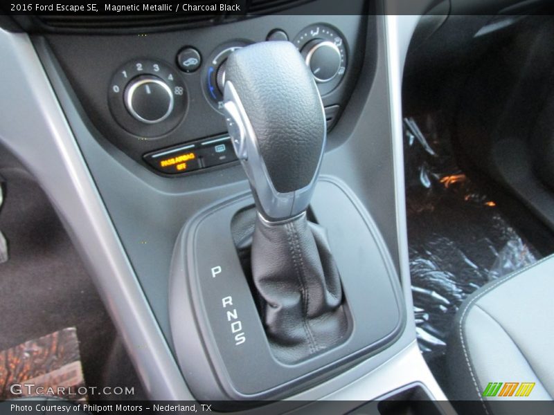 Magnetic Metallic / Charcoal Black 2016 Ford Escape SE