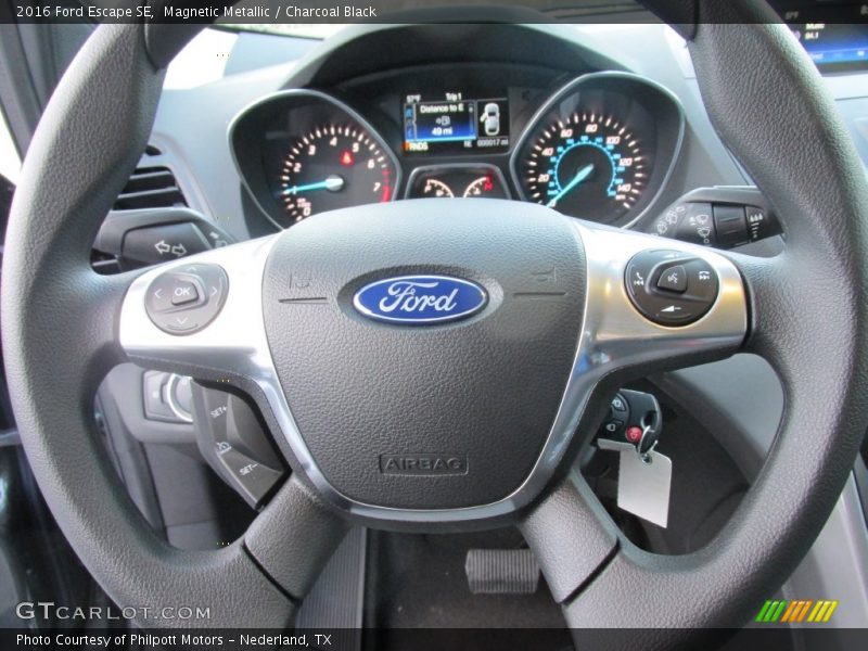 Magnetic Metallic / Charcoal Black 2016 Ford Escape SE