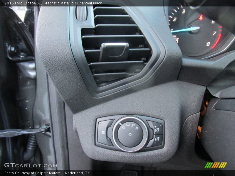 Magnetic Metallic / Charcoal Black 2016 Ford Escape SE