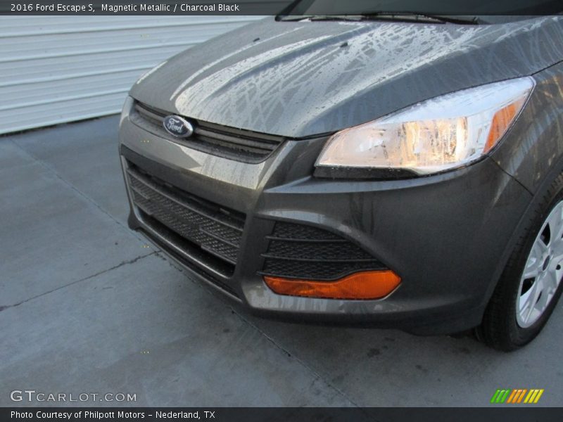 Magnetic Metallic / Charcoal Black 2016 Ford Escape S