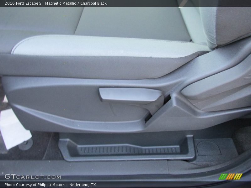 Magnetic Metallic / Charcoal Black 2016 Ford Escape S