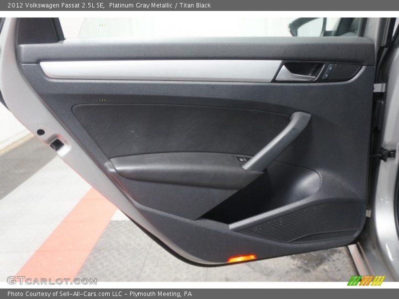Platinum Gray Metallic / Titan Black 2012 Volkswagen Passat 2.5L SE