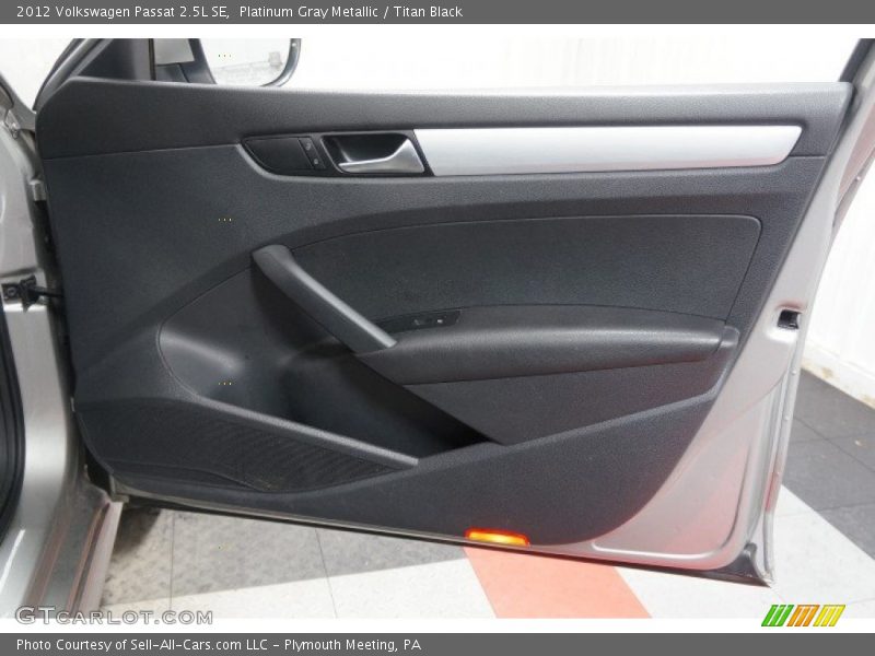 Platinum Gray Metallic / Titan Black 2012 Volkswagen Passat 2.5L SE