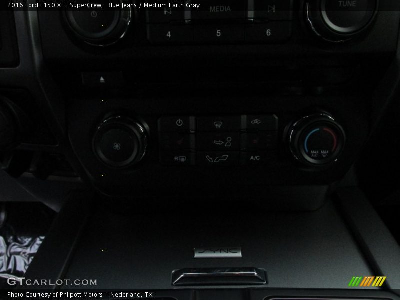 Blue Jeans / Medium Earth Gray 2016 Ford F150 XLT SuperCrew