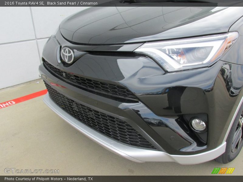 Black Sand Pearl / Cinnamon 2016 Toyota RAV4 SE