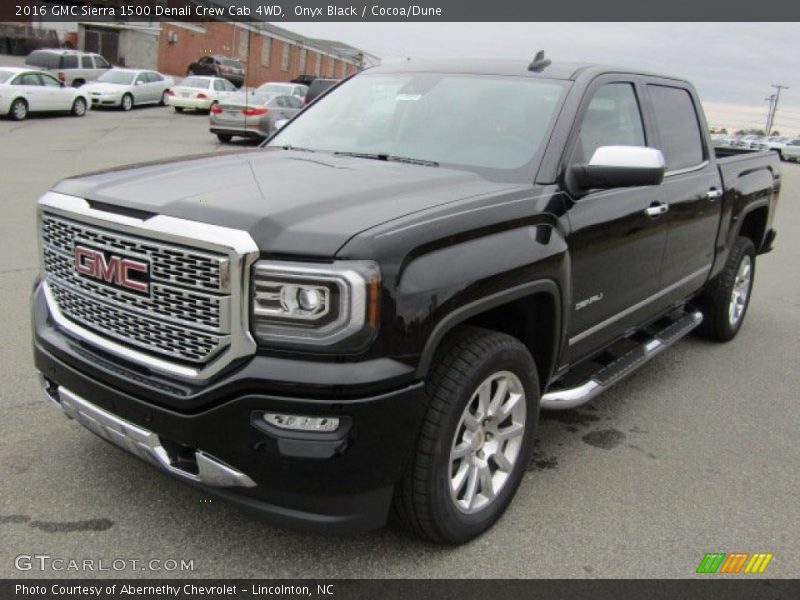 Front 3/4 View of 2016 Sierra 1500 Denali Crew Cab 4WD