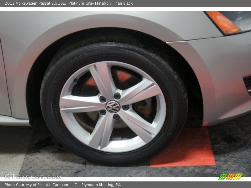 Platinum Gray Metallic / Titan Black 2012 Volkswagen Passat 2.5L SE