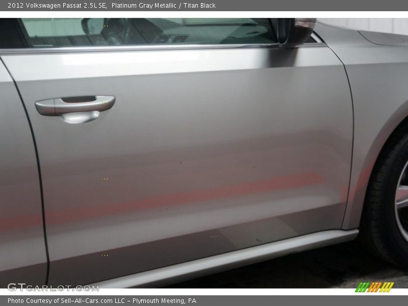 Platinum Gray Metallic / Titan Black 2012 Volkswagen Passat 2.5L SE