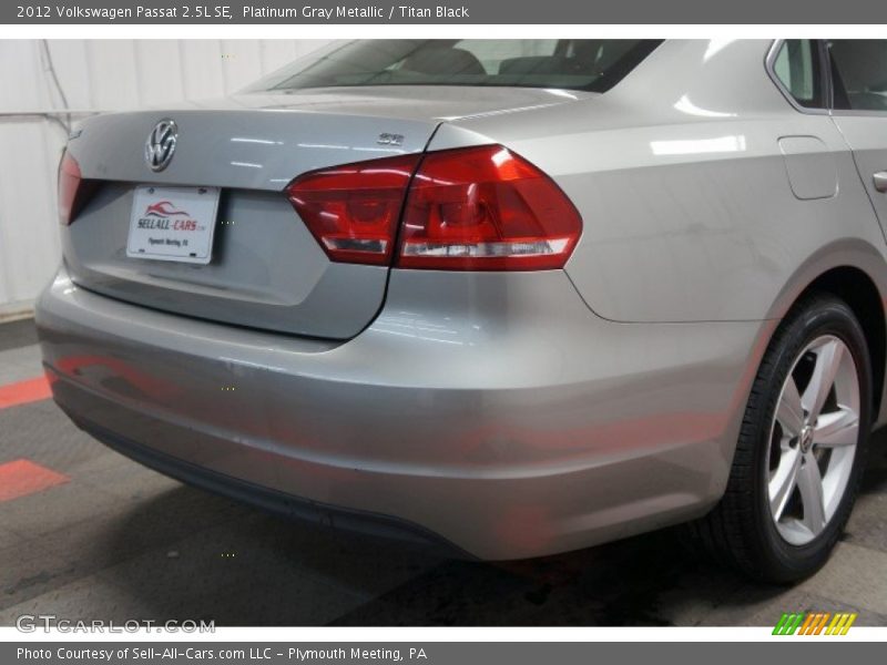 Platinum Gray Metallic / Titan Black 2012 Volkswagen Passat 2.5L SE