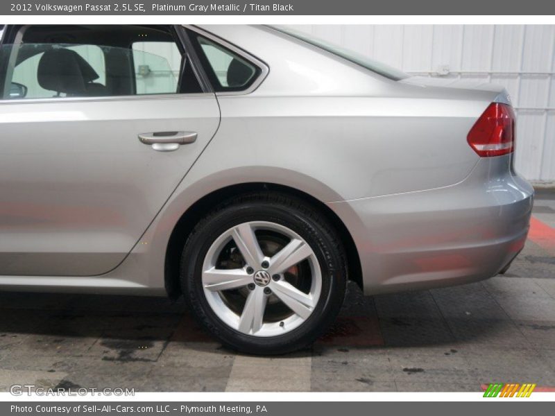 Platinum Gray Metallic / Titan Black 2012 Volkswagen Passat 2.5L SE