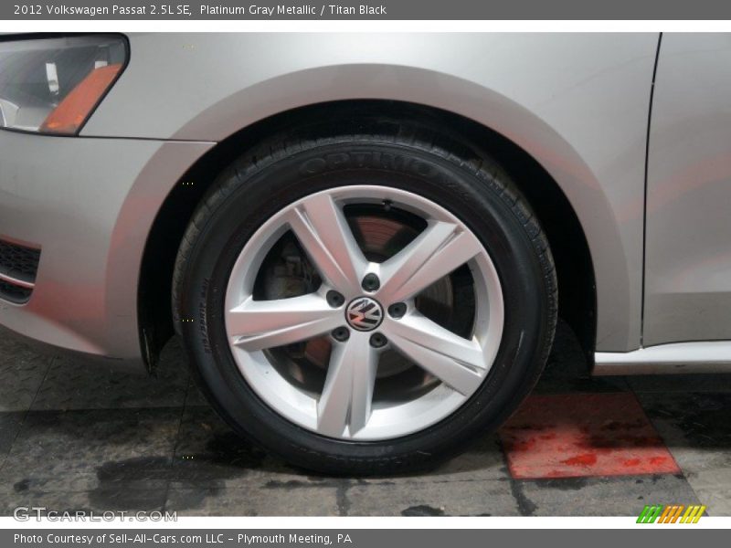 Platinum Gray Metallic / Titan Black 2012 Volkswagen Passat 2.5L SE