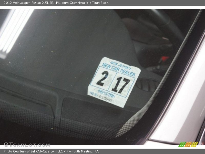 Platinum Gray Metallic / Titan Black 2012 Volkswagen Passat 2.5L SE