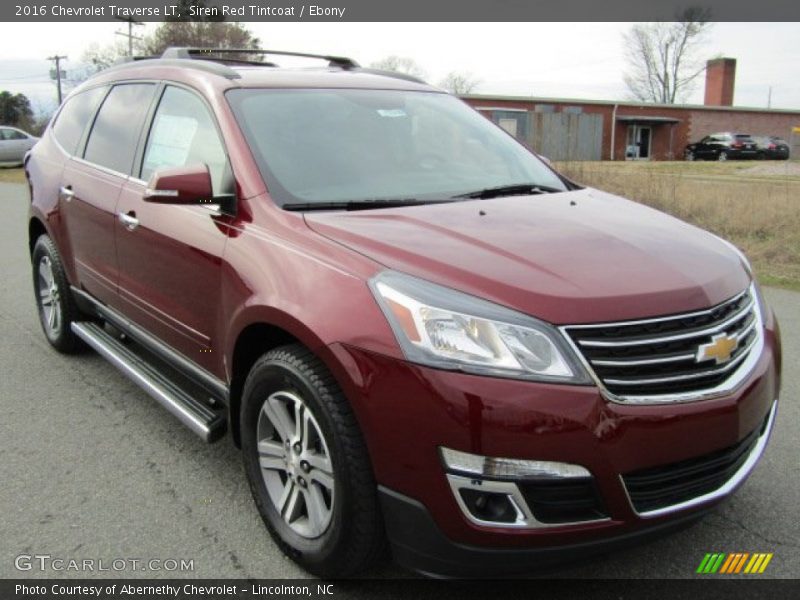 Front 3/4 View of 2016 Traverse LT