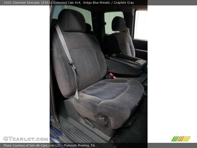 Indigo Blue Metallic / Graphite Gray 2002 Chevrolet Silverado 1500 LS Extended Cab 4x4