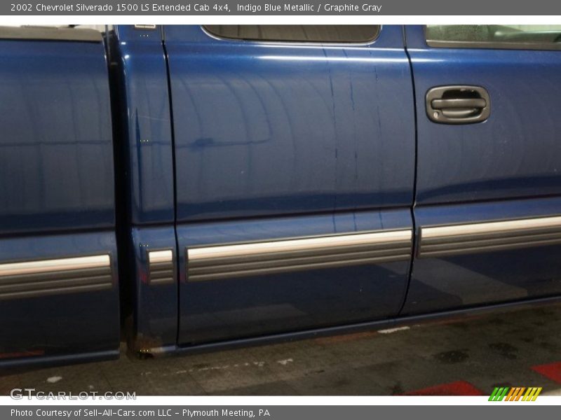 Indigo Blue Metallic / Graphite Gray 2002 Chevrolet Silverado 1500 LS Extended Cab 4x4