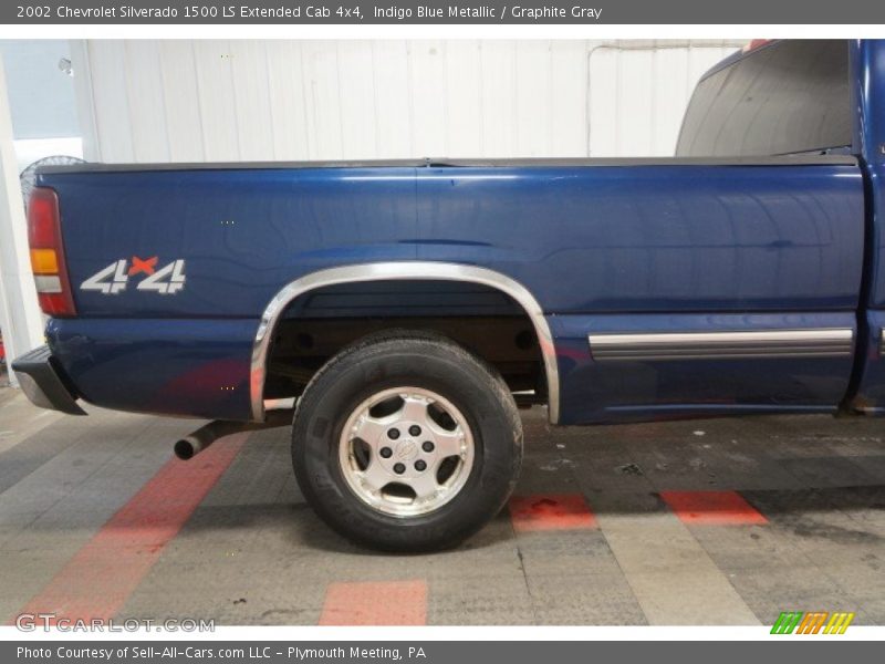 Indigo Blue Metallic / Graphite Gray 2002 Chevrolet Silverado 1500 LS Extended Cab 4x4