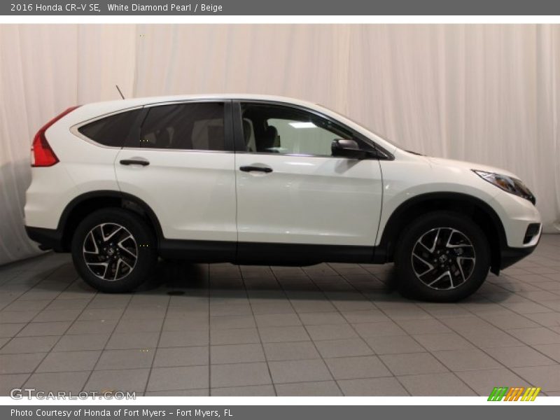 White Diamond Pearl / Beige 2016 Honda CR-V SE