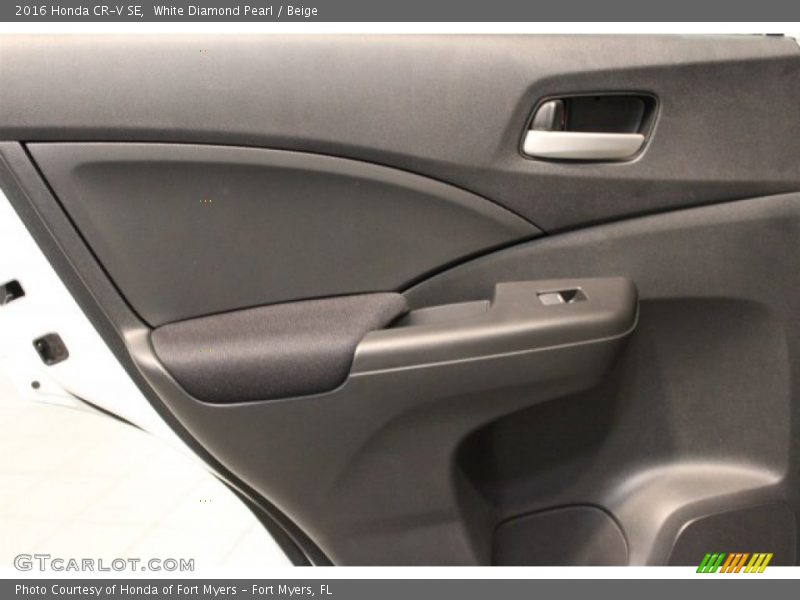 White Diamond Pearl / Beige 2016 Honda CR-V SE