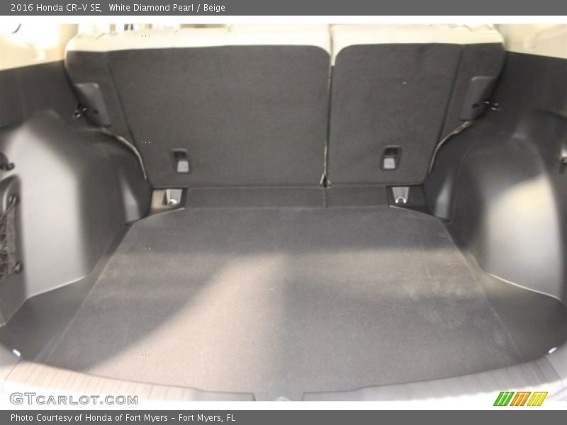 White Diamond Pearl / Beige 2016 Honda CR-V SE