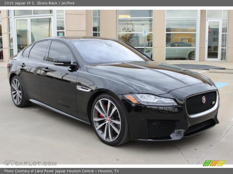 Front 3/4 View of 2016 XF S