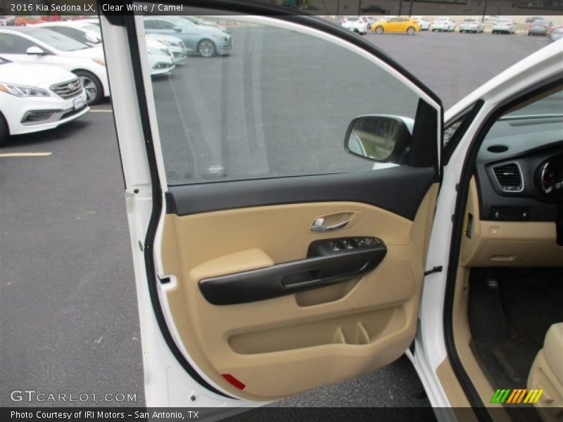 Clear White / Camel 2016 Kia Sedona LX