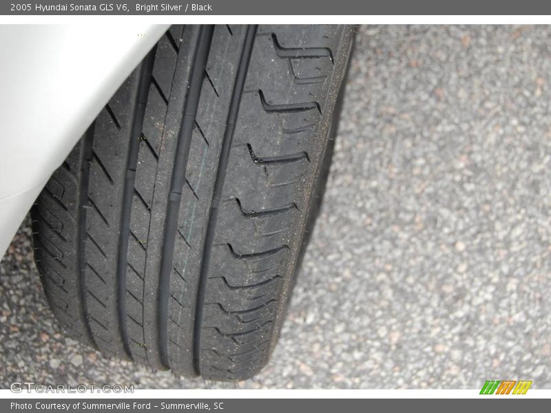 Bright Silver / Black 2005 Hyundai Sonata GLS V6