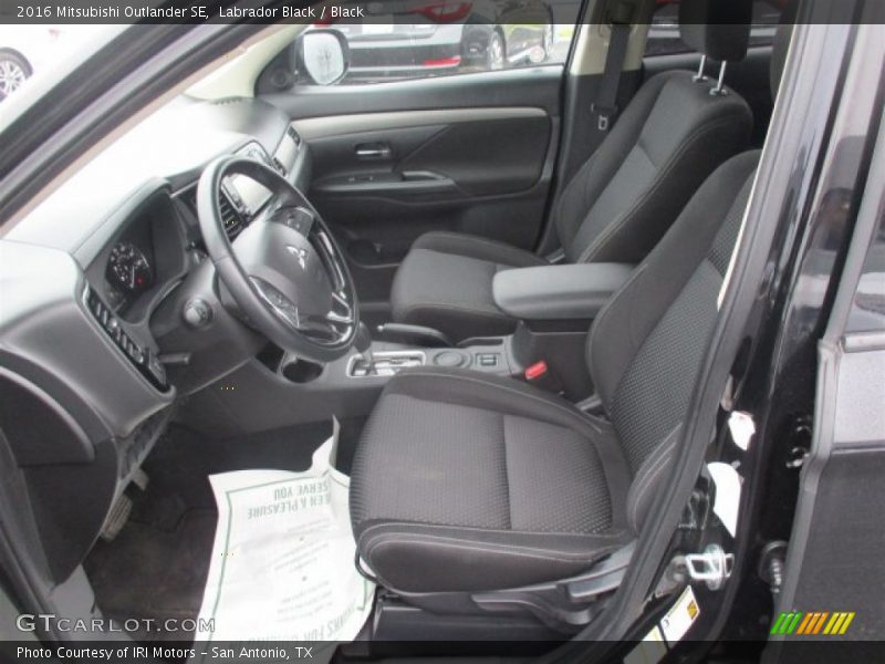 Front Seat of 2016 Outlander SE