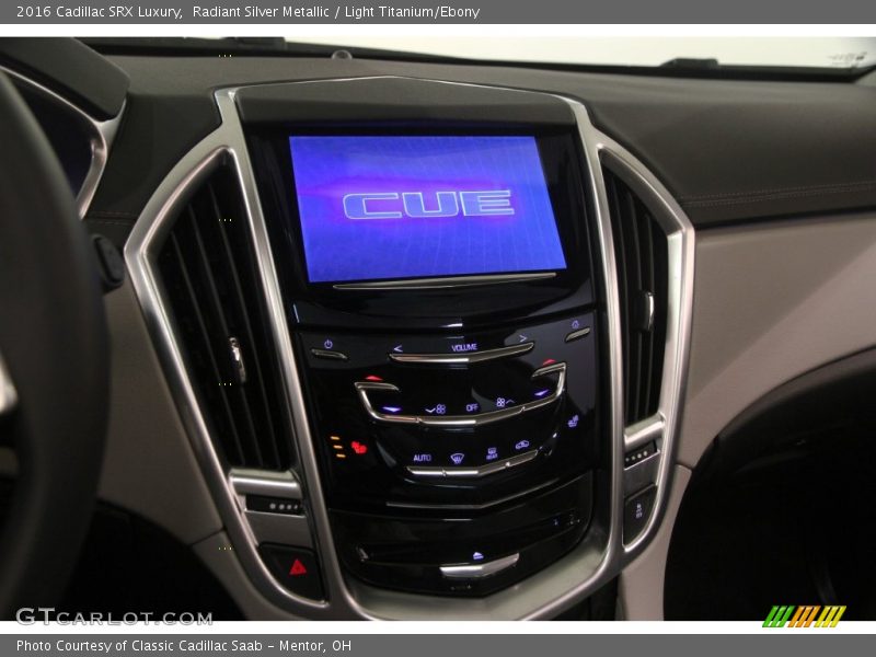 Radiant Silver Metallic / Light Titanium/Ebony 2016 Cadillac SRX Luxury