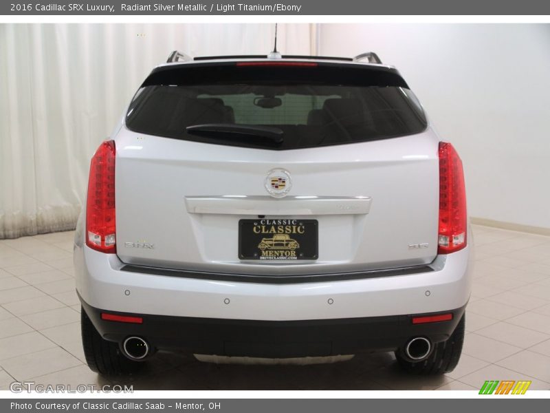 Radiant Silver Metallic / Light Titanium/Ebony 2016 Cadillac SRX Luxury