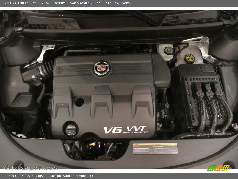 Radiant Silver Metallic / Light Titanium/Ebony 2016 Cadillac SRX Luxury