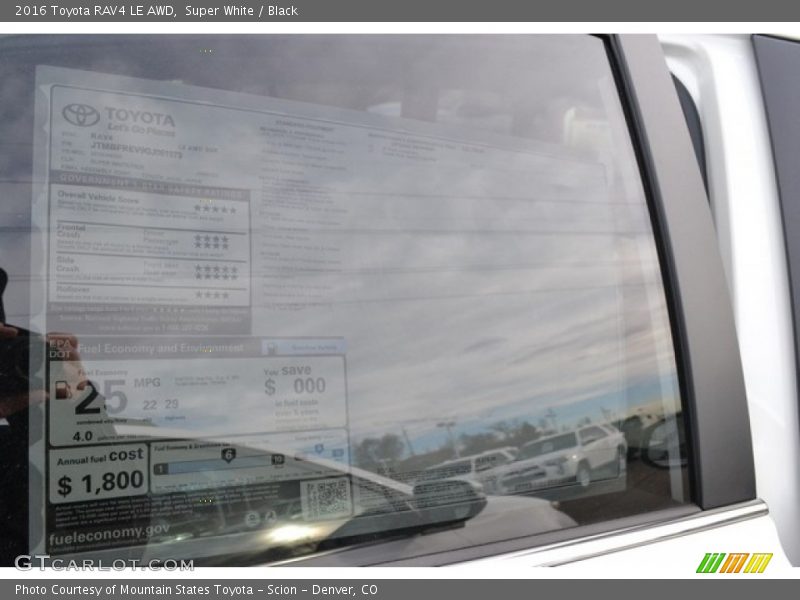 Super White / Black 2016 Toyota RAV4 LE AWD