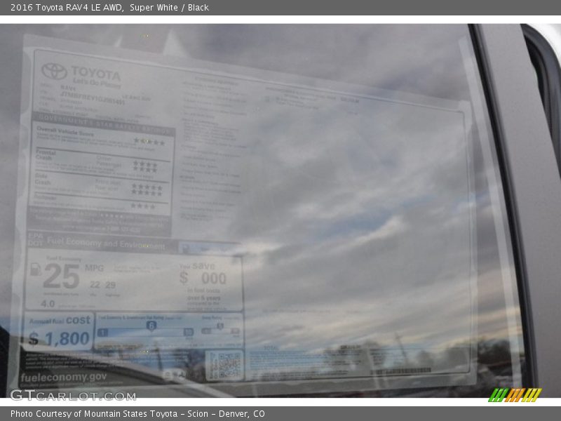 Super White / Black 2016 Toyota RAV4 LE AWD