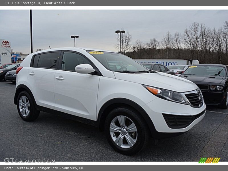 Front 3/4 View of 2013 Sportage LX