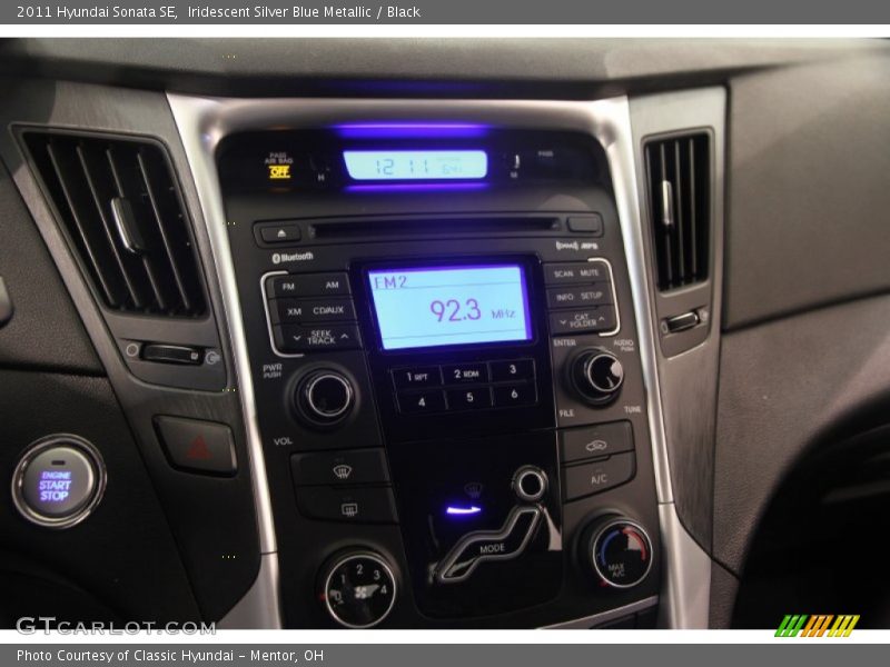 Iridescent Silver Blue Metallic / Black 2011 Hyundai Sonata SE