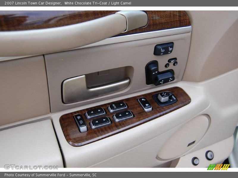 White Chocolate Tri-Coat / Light Camel 2007 Lincoln Town Car Designer