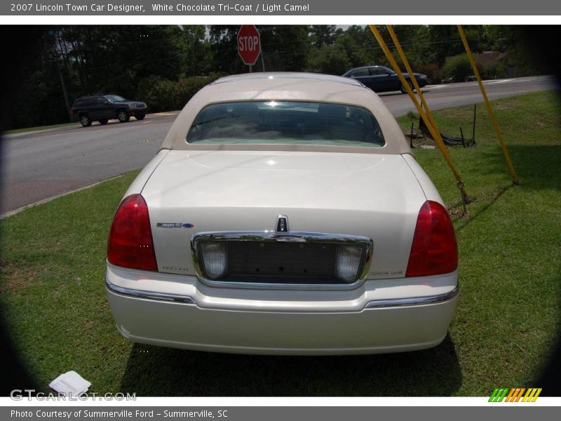 White Chocolate Tri-Coat / Light Camel 2007 Lincoln Town Car Designer
