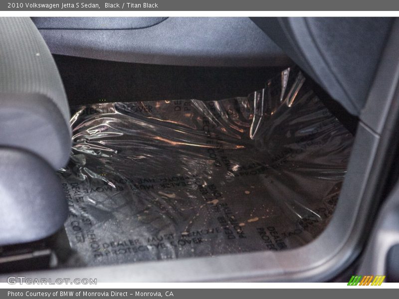 Black / Titan Black 2010 Volkswagen Jetta S Sedan