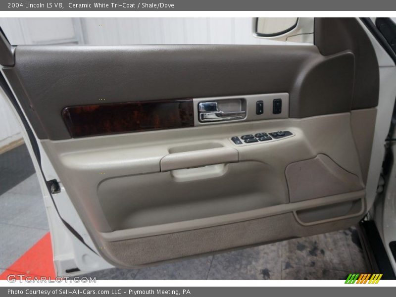 Ceramic White Tri-Coat / Shale/Dove 2004 Lincoln LS V8