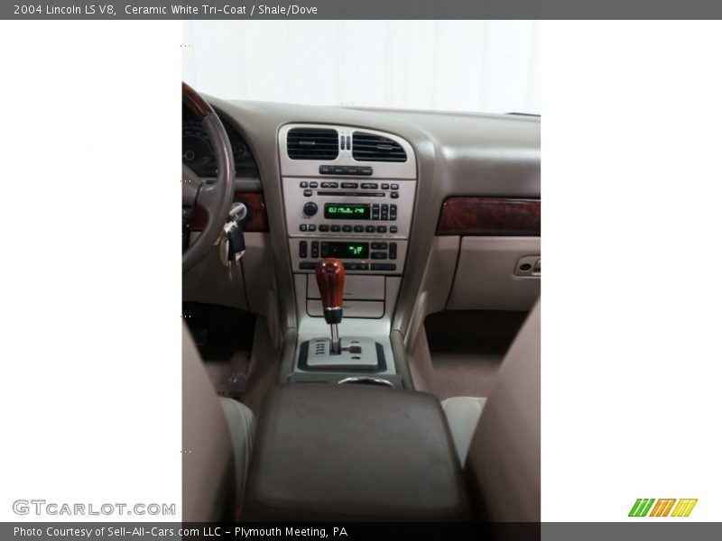 Ceramic White Tri-Coat / Shale/Dove 2004 Lincoln LS V8