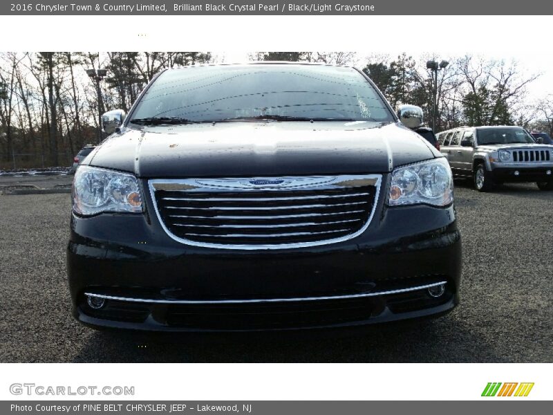 Brilliant Black Crystal Pearl / Black/Light Graystone 2016 Chrysler Town & Country Limited