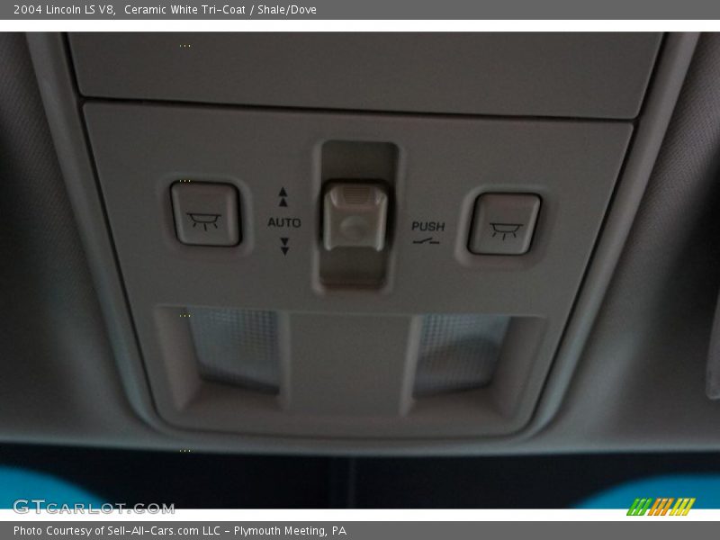 Ceramic White Tri-Coat / Shale/Dove 2004 Lincoln LS V8