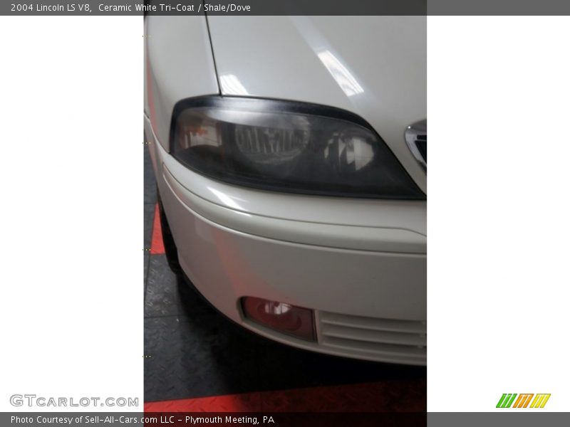 Ceramic White Tri-Coat / Shale/Dove 2004 Lincoln LS V8