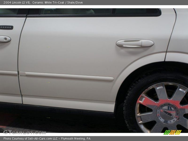 Ceramic White Tri-Coat / Shale/Dove 2004 Lincoln LS V8