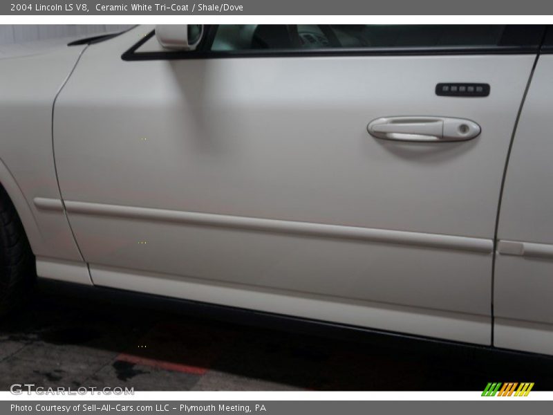 Ceramic White Tri-Coat / Shale/Dove 2004 Lincoln LS V8