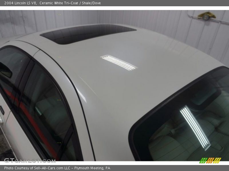 Ceramic White Tri-Coat / Shale/Dove 2004 Lincoln LS V8